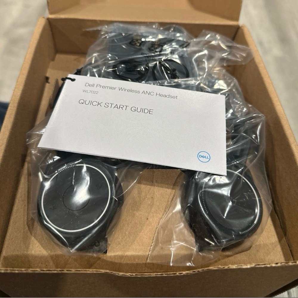 Dell Premier Wireless ANC
Headset - Black - WL7022 NEW